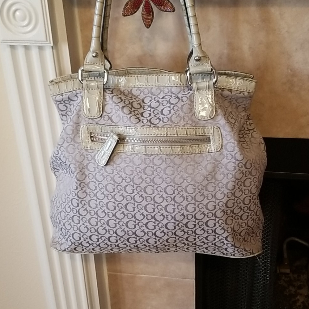 Guess Purse - Picture 5 of 9